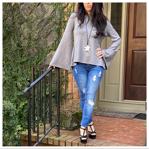 ✨PARIS✨Beautiful Bell Sleeves Tie Back Sweater - Picture 4 of 7